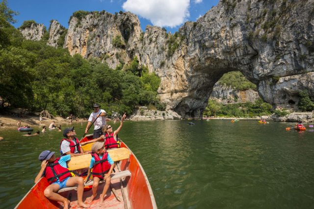 Descente des Gorges de l\'Ardèche en barque