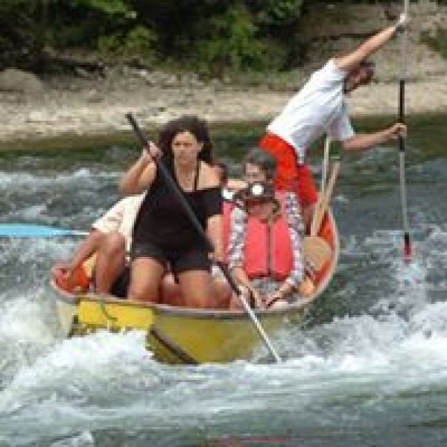 Descente des Gorges de l\'Ardèche en barque