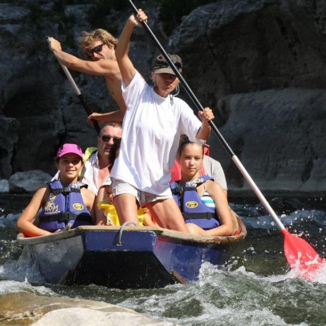 Descente des Gorges de l\'Ardèche en barque