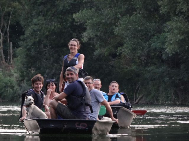Balade en barque et observation des castors